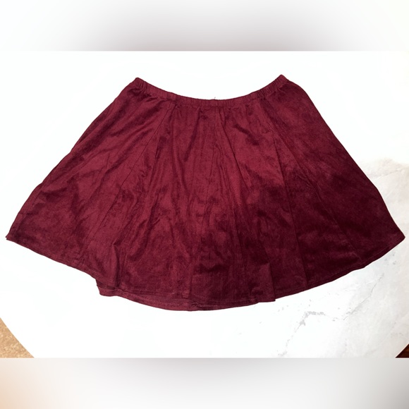 Burgundy suede skater skirt - Picture 2 of 3